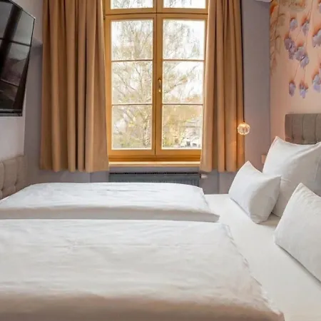 Weltrad Parkhotel Am Fluss *